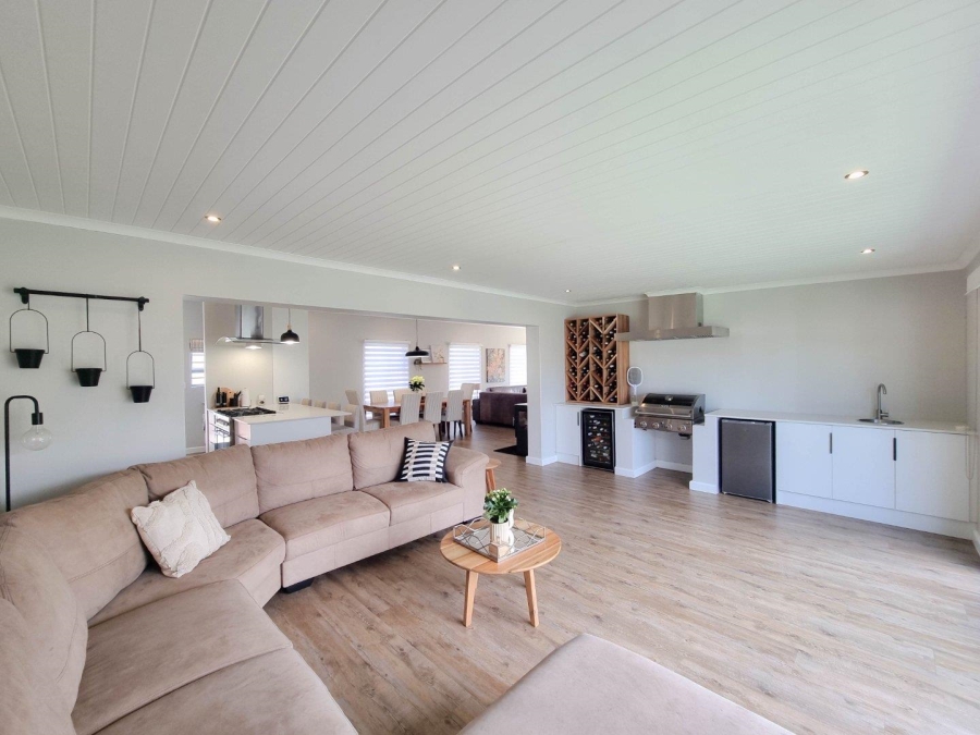 3 Bedroom Property for Sale in Sandbaai Western Cape